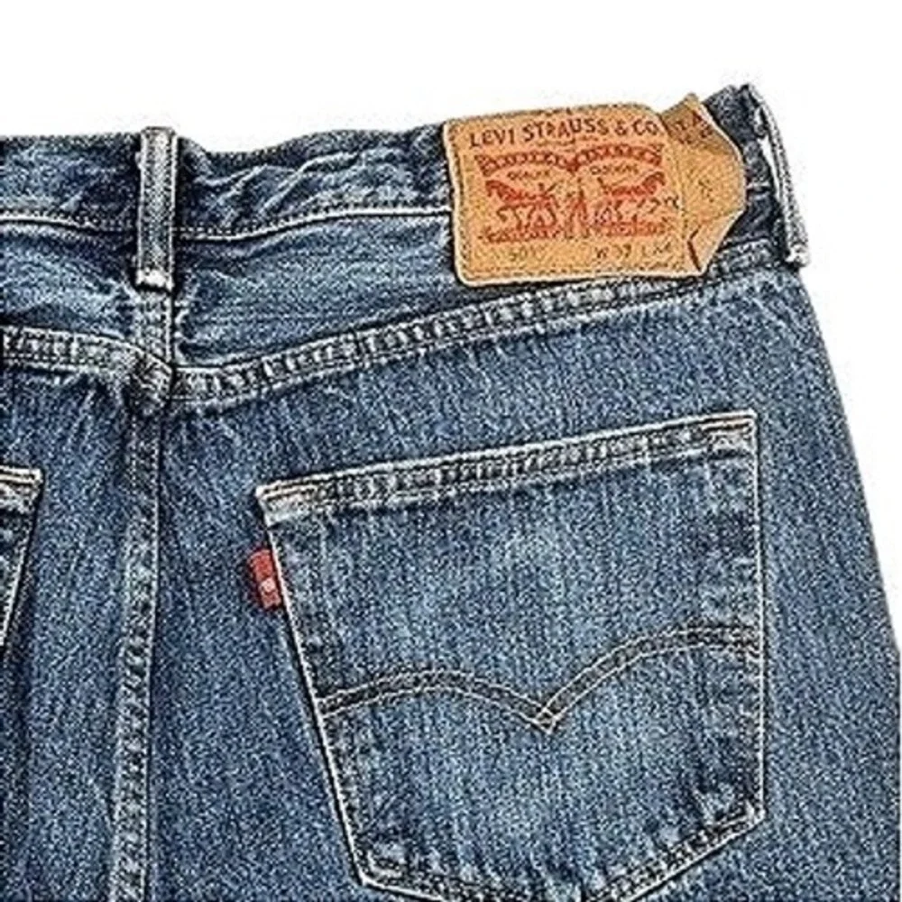 Levis 501 Original Fit Medium Wash Blue Button Fly Straight Leg Mens 33x34